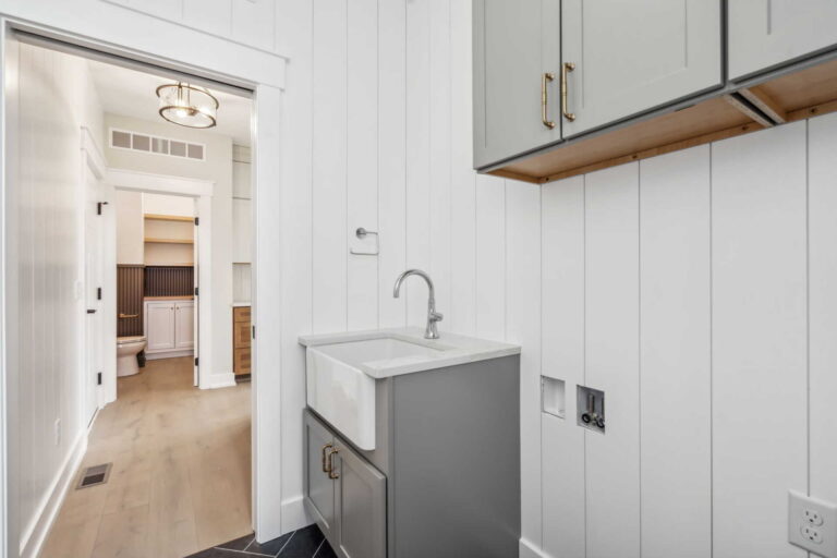 23-web-or-mls-A7408703